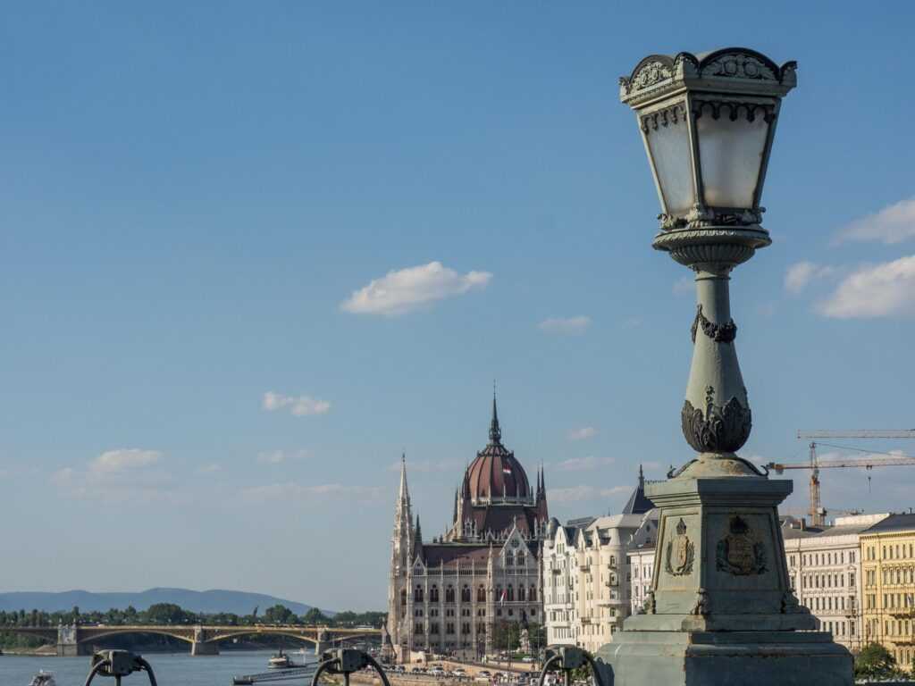 It is easy to idealise life in the European Union. Morning coffee in a small Lisbon café, weekend markets in Barcelona, quiet walks along the canals of Amsterdam, or winter days spent in the Alps all sound appealing. Because of this, it is not surprising that living in the European Union attracts so many people, with around 44.7 million people born outside the European Union now living in a member state. You may even be thinking about becoming one of them. In this article, we look at five common misconceptions and walk you through what everyday life in the European Union is really like, so you can decide with clearer expectations.